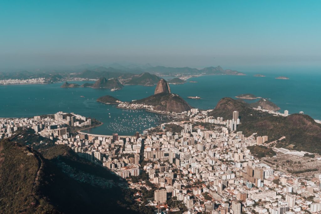 o-rio-de-janeiro-cercado-e-um-dos-destinos-masi-procurados-para-o-periodo-de-final-de-ano-ano-novo-ou-reveillon