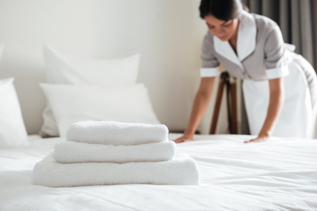 foram-reservadas-apenas-3-horas-diárias-para-limpeza-dos-quartos-em-hotel-sobrando-21-horas-de-direito-de-uso-do-hospede