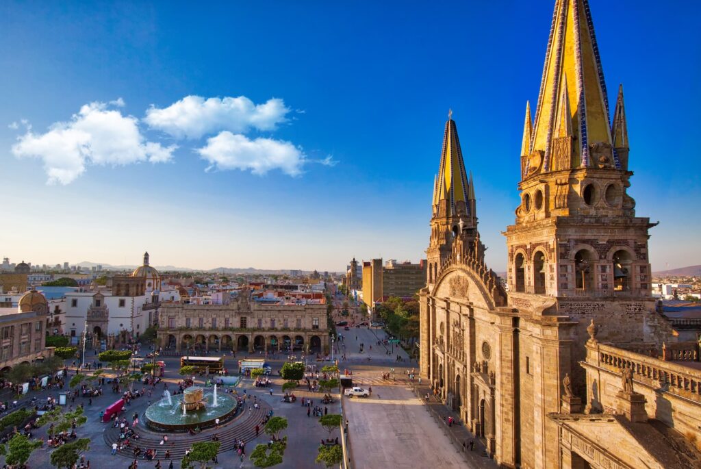 Catedral Central de Guadalajara, símbolo do turismo cultural no México.