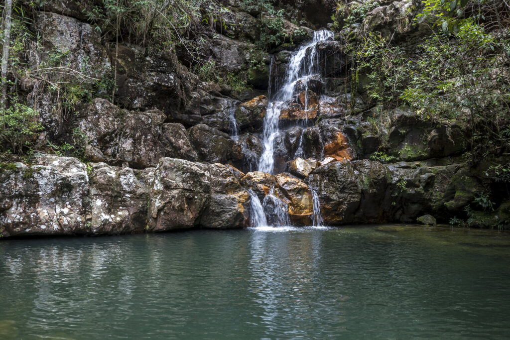 Cachoeira na Chapada dos Veadeiros, destino de natureza para viagens curtas