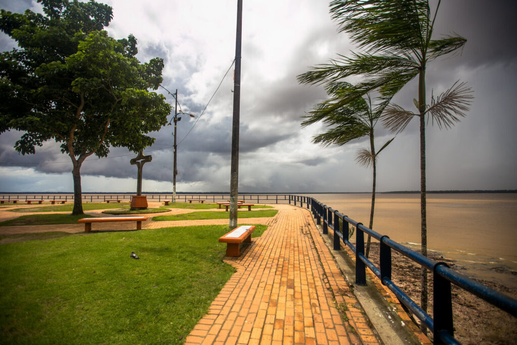 Belém do Pará decora a orla para o Natal.