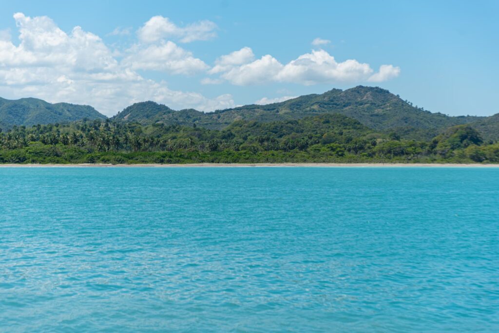 Praia em Puerto Plata, destino turístico na República Dominicana