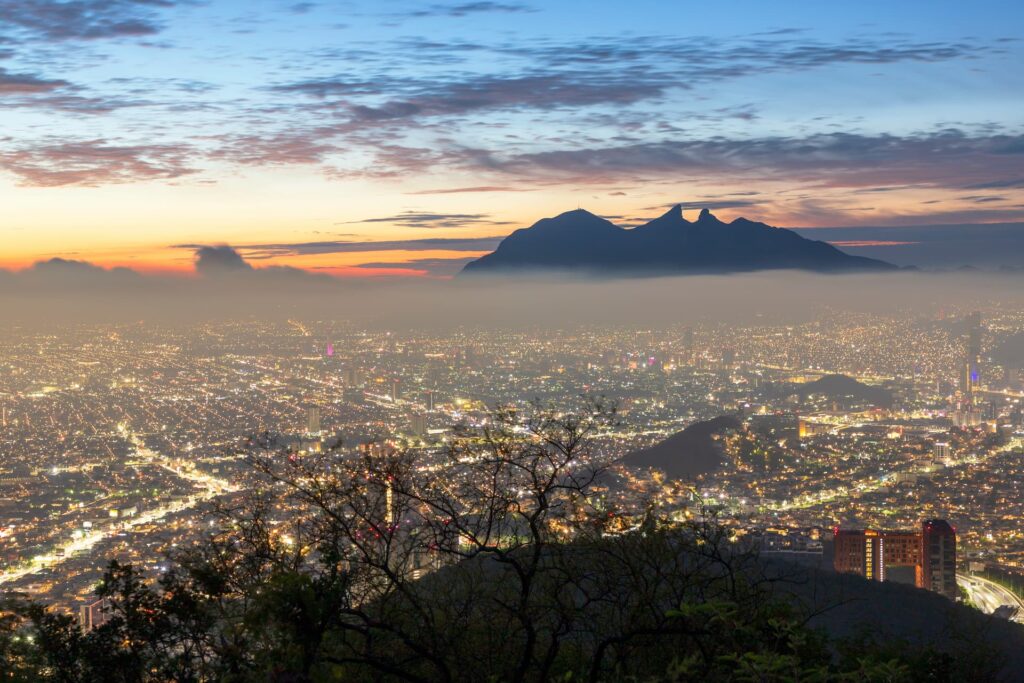 Vista da cidade de Monterrey com a Serra ao fundo