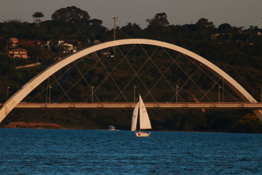 Ponte JK sobre o Lago Paranoá em Brasília