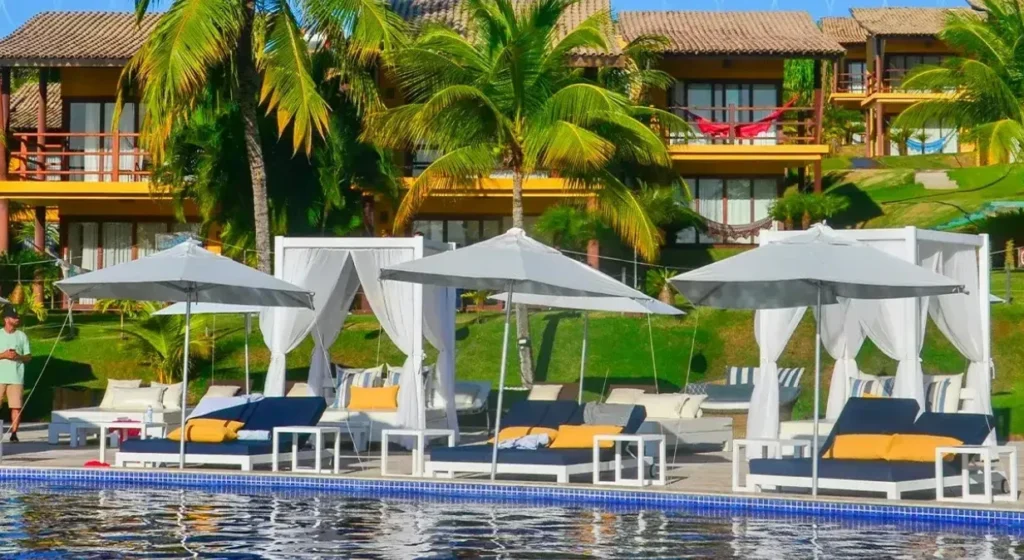 Vista das instalações de lazer do Pipa Lagoa Hotel em Tibau do Sul.